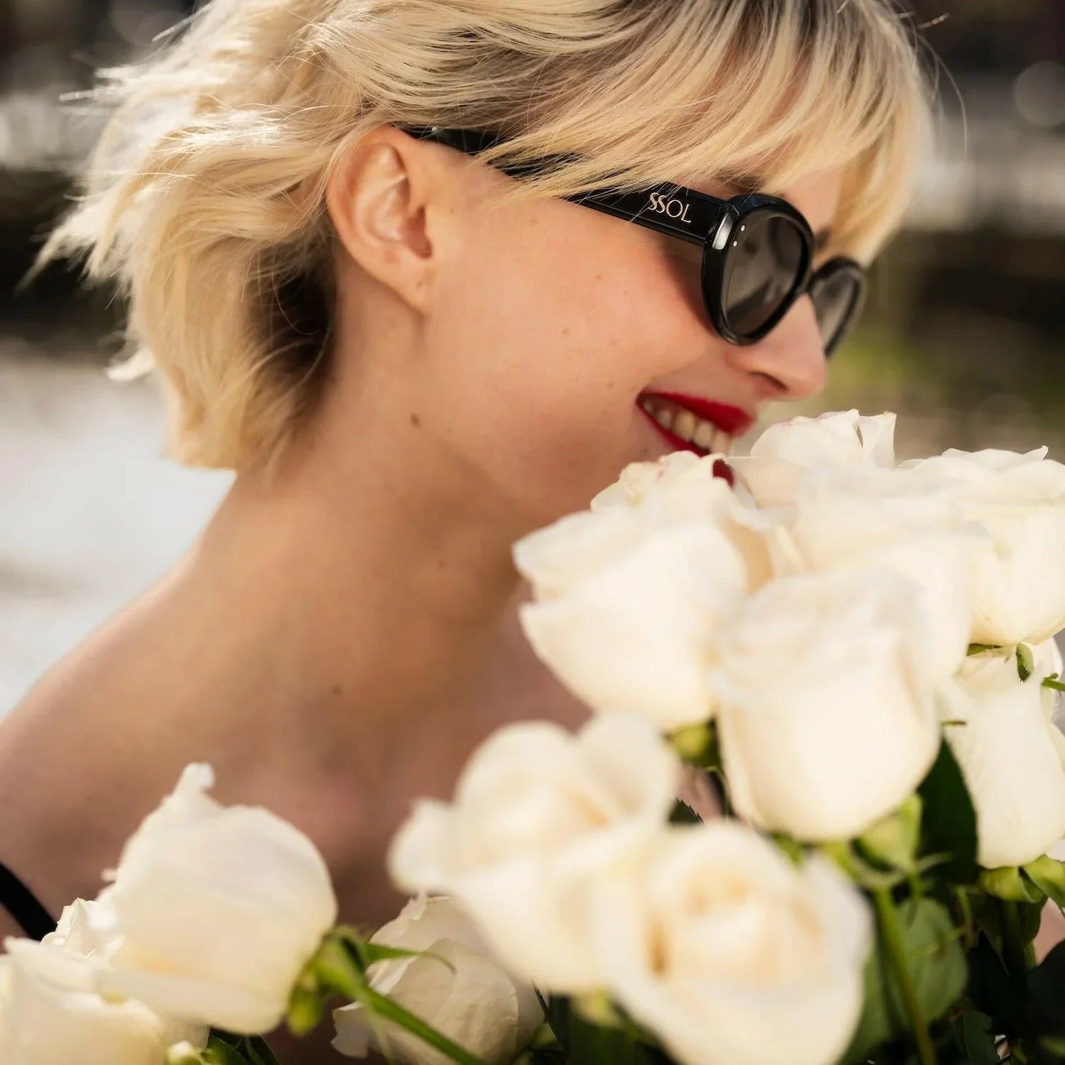 Buquê de rosas brancas premium em caixa de luxo - QRoses